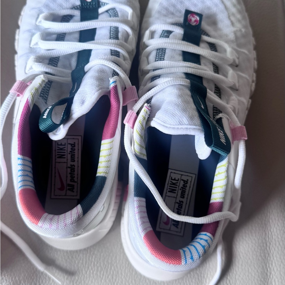 BRAND NEW- Nike Women’s White and Pink Sneakers with Blue Accents